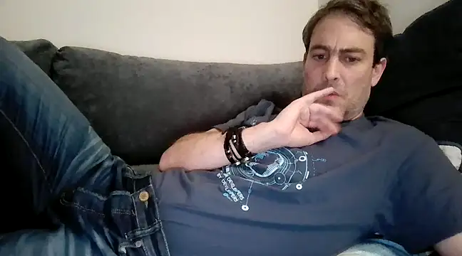 Snapshot of basquehotboy chatting on 01.03.25 basquehotboy online show from 01.03.25