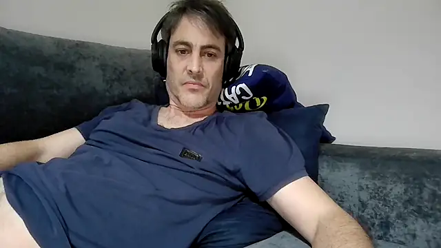 Snapshot of basquehotboy chatting on 01.08.25 basquehotboy online show from 01.08.25