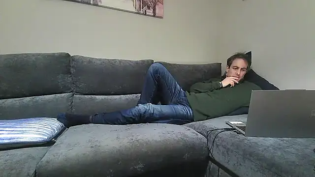 Snapshot of basquehotboy chatting on 01.15.25 basquehotboy online show from 01.15.25
