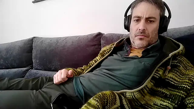 Snapshot of basquehotboy chatting on 01.31.25 basquehotboy online show from 01.31.25