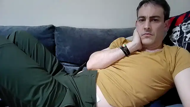 Snapshot of basquehotboy chatting on 02.02.25 basquehotboy online show from 02.02.25