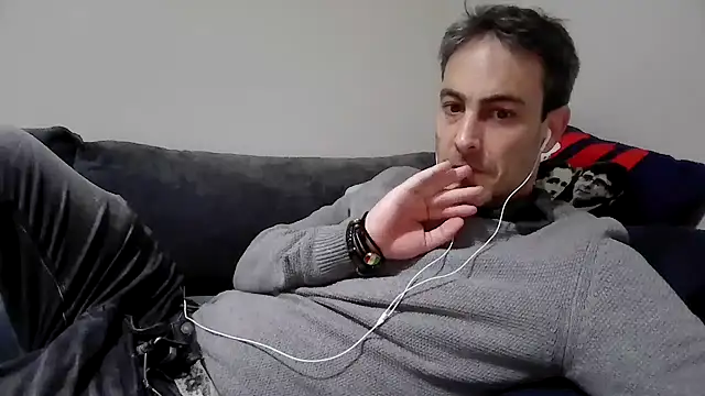 Snapshot of basquehotboy chatting on 02.06.25 basquehotboy online show from 02.06.25