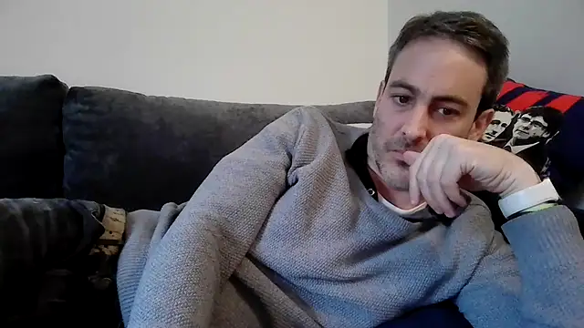 Snapshot of basquehotboy chatting on 02.08.25 basquehotboy online show from 02.08.25