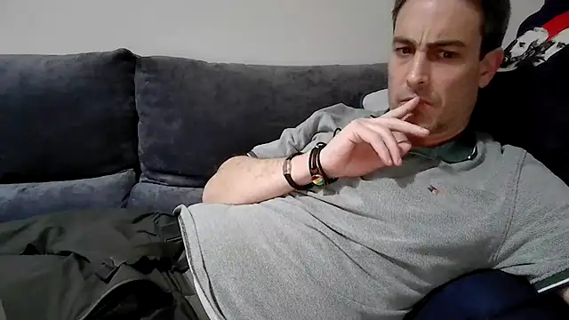 Snapshot of basquehotboy chatting on 02.10.25 basquehotboy online show from 02.10.25