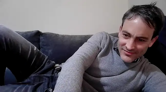 Snapshot of basquehotboy chatting on 03.01.25 basquehotboy online show from 03.01.25
