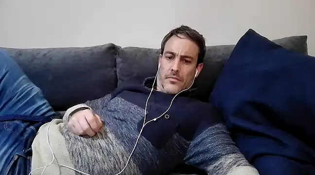 Snapshot of basquehotboy chatting on 03.14.25 basquehotboy online show from 03.14.25