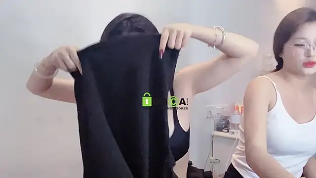 Snapshot of MM_YY_SS chatting on 01.12.25 MM YY SS online show from 01.12.25