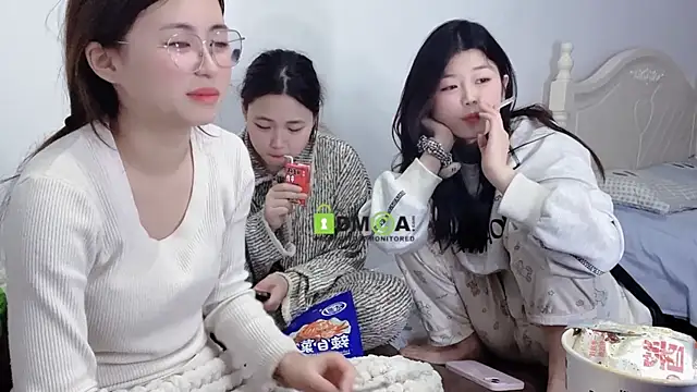 Snapshot of MM_YY_SS chatting on 01.15.25 MM YY SS online show from 01.15.25