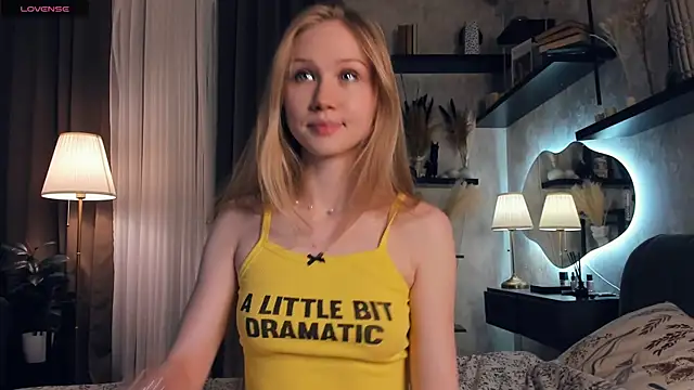 Snapshot of AnitaaClark chatting on 09.13.25 AnitaaClark online show from 09.13.25