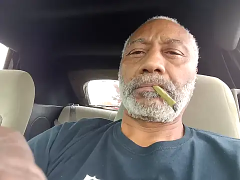 Snapshot of yasohw chatting on 12.17.24 yasohw online show from 12.17.24