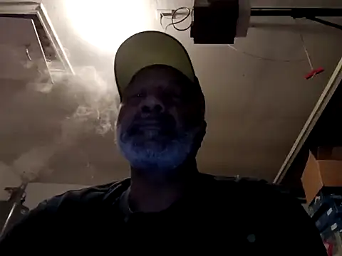 Snapshot of yasohw chatting on 12.18.24 yasohw online show from 12.18.24