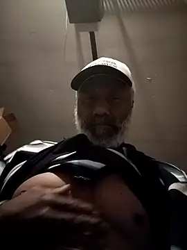 Snapshot of yasohw chatting on 01.13.25 yasohw online show from 01.13.25