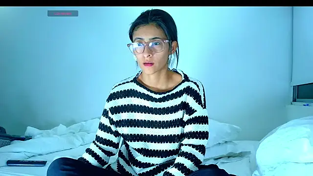 Snapshot of thedianakaro chatting on 10.11.25 thedianakaro online show from 10.11.25