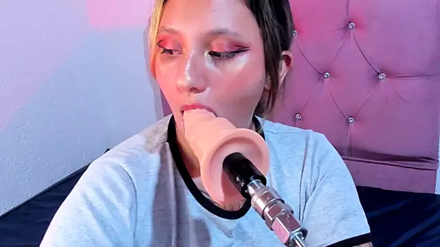 Mila nixon02 online show from 03.04.25