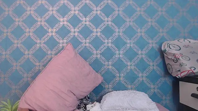 Snapshot of violeta_cute18 chatting on 01.24.25 violeta cute18 online show from 01.24.25