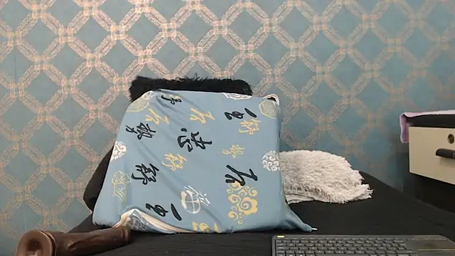 Snapshot of violeta_cute18 chatting on 03.11.25 violeta cute18 online show from 03.11.25