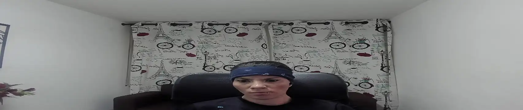 Snapshot of DanaaRey chatting on 10.16.25 DanaaRey online show from 10.16.25