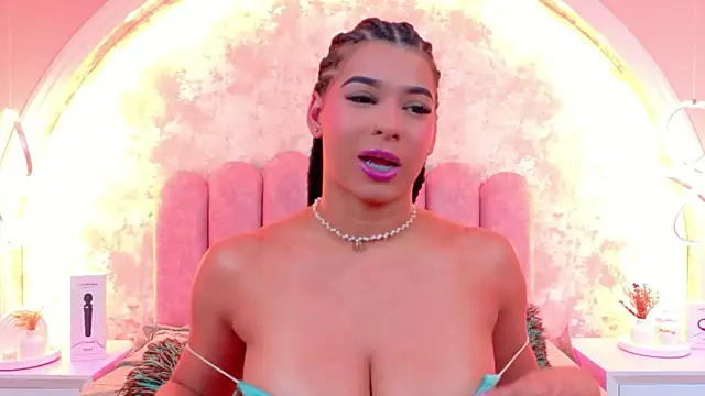 TiaraRosse online show from 11.27.25