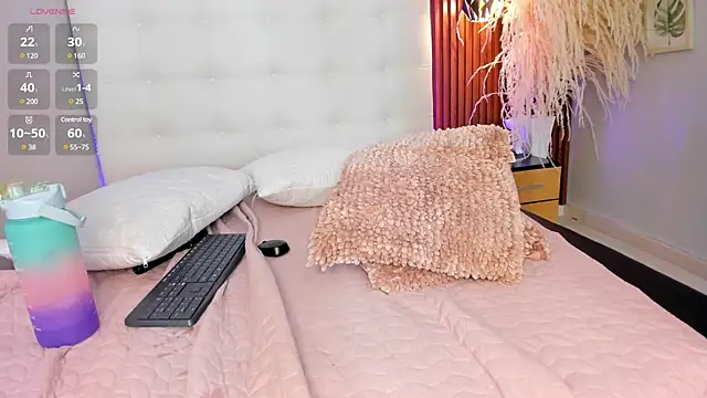 Snapshot of aashley_jones chatting on 12.24.24 aashley jones online show from 12.24.24
