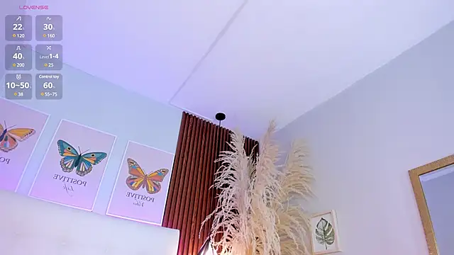 Snapshot of aashley_jones chatting on 02.18.25 aashley jones online show from 02.18.25