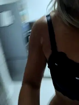 Snapshot of porcedda38 chatting on 09.15.25 porcedda38 online show from 09.15.25