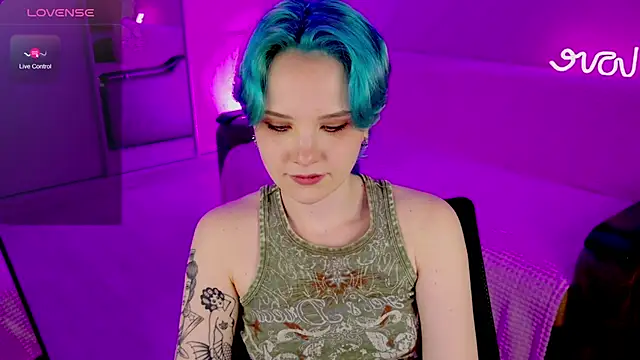 Snapshot of School_Love chatting on 02.05.25 School Love online show from 02.05.25