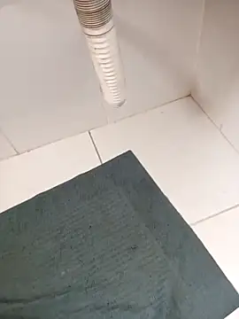 Snapshot of lobomisterioso13 chatting on 12.21.24 lobomisterioso13 online show from 12.21.24