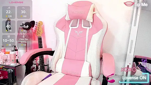 Snapshot of RoxaneEvans_ chatting on 01.17.25 RoxaneEvans online show from 01.17.25