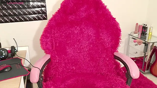 Snapshot of RoxaneEvans_ chatting on 10.24.25 RoxaneEvans online show from 10.24.25