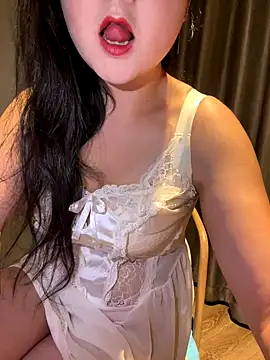 Snapshot of AHL756 chatting on 10.25.25 AHL756 online show from 10.25.25