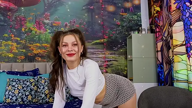 Snapshot of MadameDeFeu chatting on 02.10.25 MadameDeFeu online show from 02.10.25