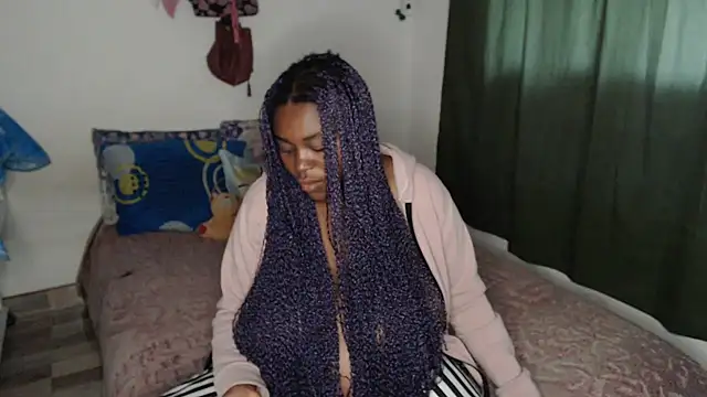 Snapshot of lyssyhorny chatting on 03.18.25 lyssyhorny online show from 03.18.25