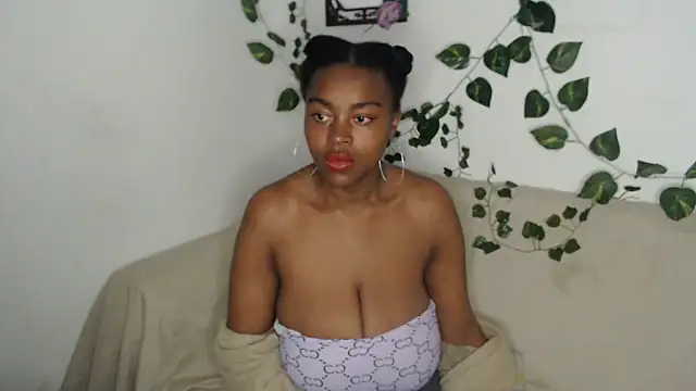 Snapshot of lyssyhorny chatting on 10.01.25 lyssyhorny online show from 10.01.25
