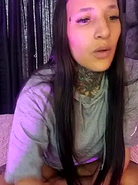 Snapshot of Nicole420squirt chatting on 12.23.24 Nicole420squirt online show from 12.23.24