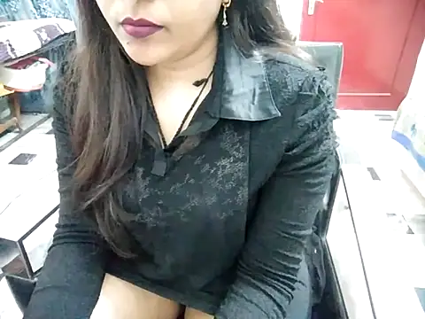 Snapshot of aarushi_sharmaa chatting on 02.12.25 aarushi sharmaa online show from 02.12.25