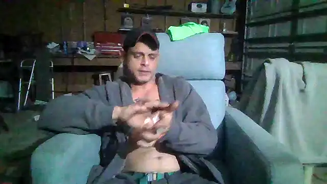 Snapshot of Buffshagswell chatting on 02.19.25 Buffshagswell online show from 02.19.25