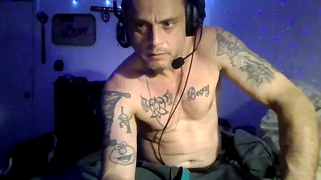 Snapshot of Buffshagswell chatting on 02.19.25 Buffshagswell online show from 02.19.25
