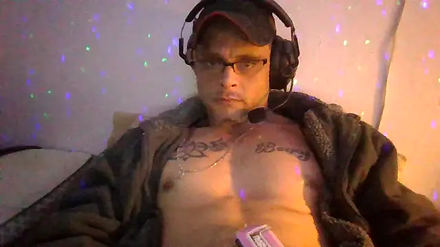 Snapshot of Buffshagswell chatting on 02.20.25 Buffshagswell online show from 02.20.25