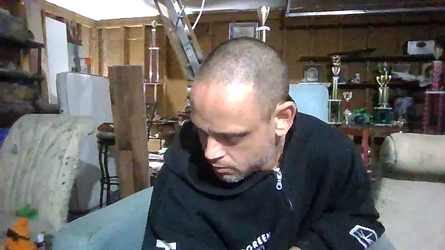 Snapshot of Buffshagswell chatting on 03.04.25 Buffshagswell online show from 03.04.25