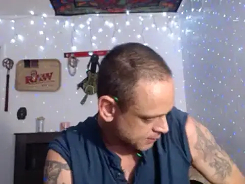 Snapshot of Buffshagswell chatting on 03.21.25 Buffshagswell online show from 03.21.25