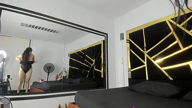 Snapshot of Giorgina_Simons chatting on 12.11.24 Giorgina Simons online show from 12.11.24