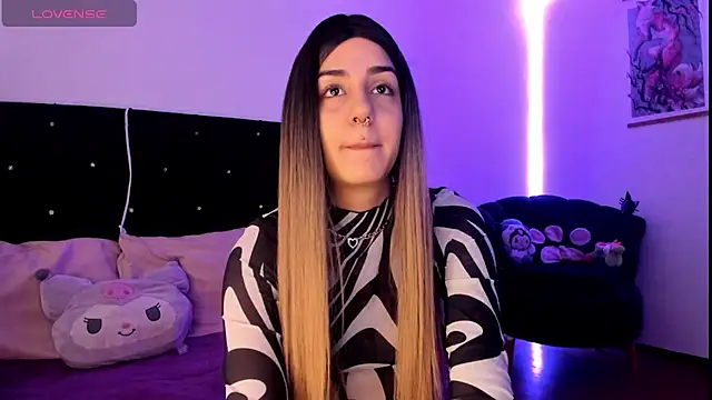 Snapshot of Alice_woodville chatting on 12.01.24 Alice woodville online show from 12.01.24