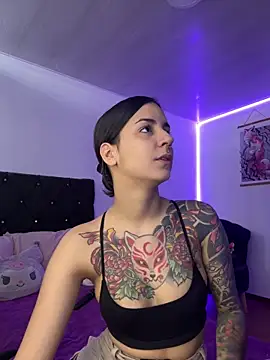 Snapshot of Alice_woodville chatting on 12.08.24 Alice woodville online show from 12.08.24