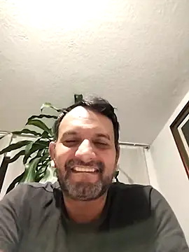 Snapshot of RogueTraveler chatting on 01.19.25 RogueTraveler online show from 01.19.25