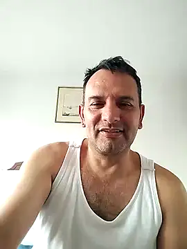 Snapshot of RogueTraveler chatting on 01.27.25 RogueTraveler online show from 01.27.25
