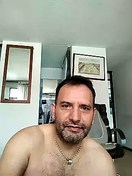 Snapshot of RogueTraveler chatting on 02.04.25 RogueTraveler online show from 02.04.25