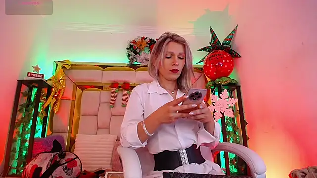 Snapshot of Princess_Helena chatting on 12.28.24 Princess Helena online show from 12.28.24