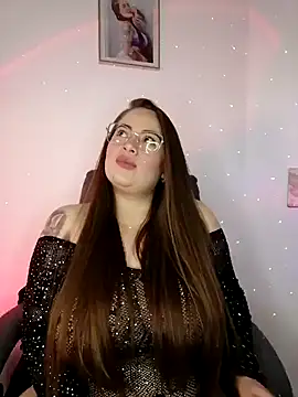 Snapshot of soofy__ chatting on 10.10.25 soofy online show from 10.10.25