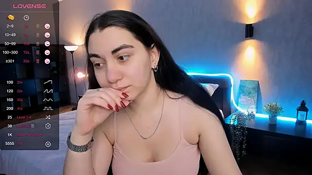 hannacheekss  online show from 01.10.25