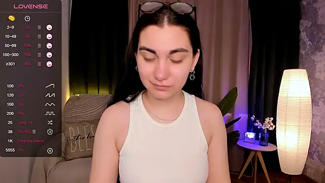 hannacheekss  online show from 01.21.25